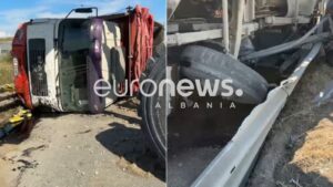 Përmbyset kamioni me inerte në aksin aksin Elbasan Peqin  bllokohet qarkullimi