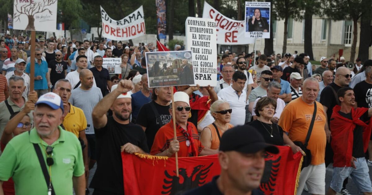 drejt Kryeministrisë