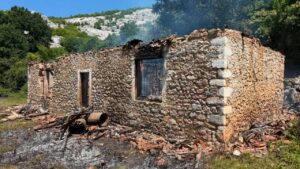 Një banesë e shkrumbuar në Postribë të Shkodrës  detaje të reja  Dyshohet një fëmijë i vdekur