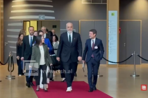 Mbyllen 3 kapituj të integrimit  agjenda diplomatike e Kryeministrit Rama në Bruksel dhe Paris