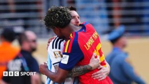 Lamine Yamal  19 vjeç  fiton Kupën e Botës dhe përqafon Messin
