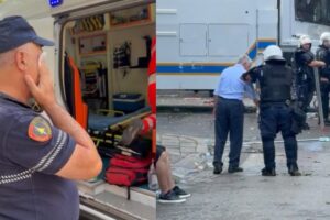 mes policisë dhe protestuesve,