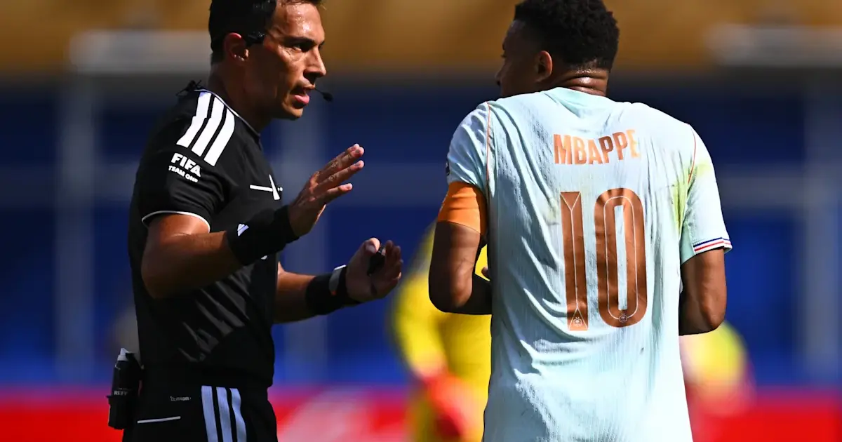 Mbappé humbet penalltinë pas një shqyrtimi