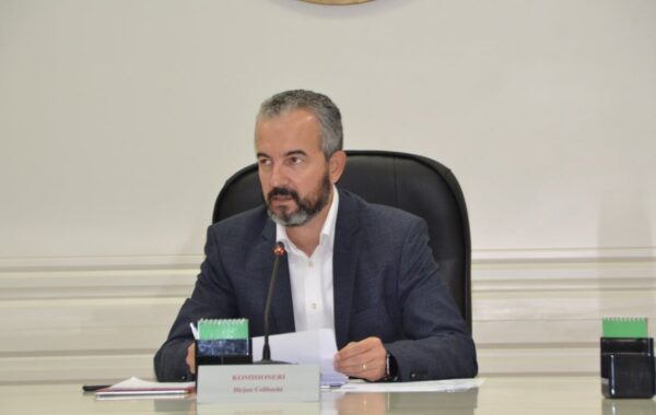plotë të administratës zgjedhore