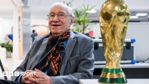 Enrique Macaya Márquez  91 vjeç  mbulon Kupën e Botës për të 18 tën herë radhazi