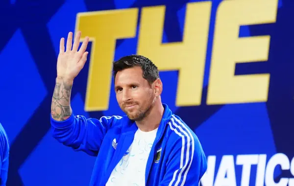 Messi për fotot virale ku lahet