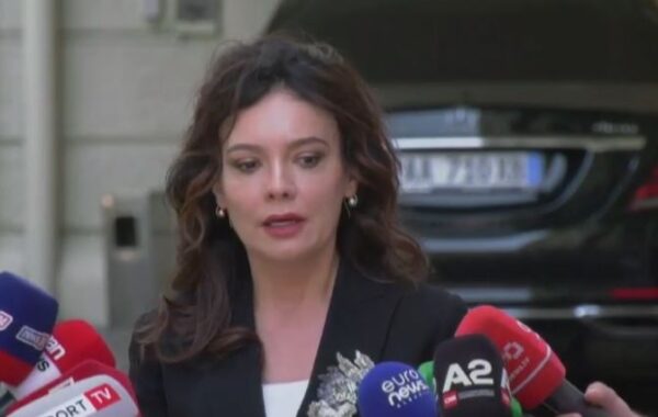 Beteja e Elisës: Platforma reale, jashtë