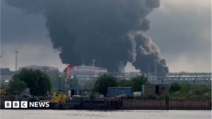 Ukraina godet terminal të madh nafte në Shën Petersburg dhe pretendon sulm ndaj bazës detare