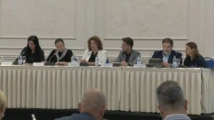 Ministria e Ambientit organizoi debat për leje të re mjedisore të fabrikës së çimentos USJE