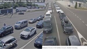 Nis ardhja e mërgimtarëve  kolona të gjata në pikat kufitare të Serbisë me Kroacinë dhe Hungarinë