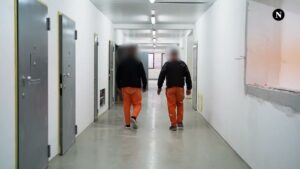 Dyshohet se përfitoi para nga një i burgosur  aktakuzë ndaj një oficeri korrektues në Dubravë