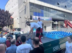 Kryqi i Kuq hap llogari për donacione  kërkon mbështetje për banorët e Gostivarit