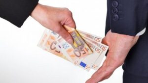 Privohet nga liria zyrtari nga Prilepi  dyshohet për marrje të ryshfetit