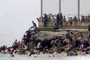 Nëntë migrantë