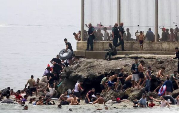 Nëntë migrantë