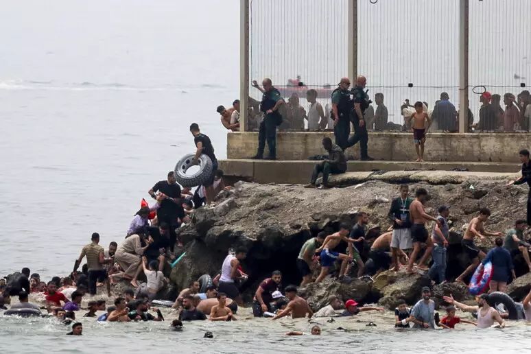 Nëntë migrantë