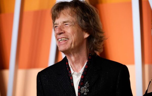 MUZIKË – Mick Jagger: “Rolling Stones”