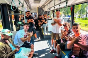 fansa e turistë nga vende