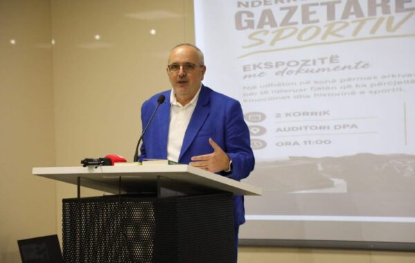 gazetarët dhe komentatorët më të