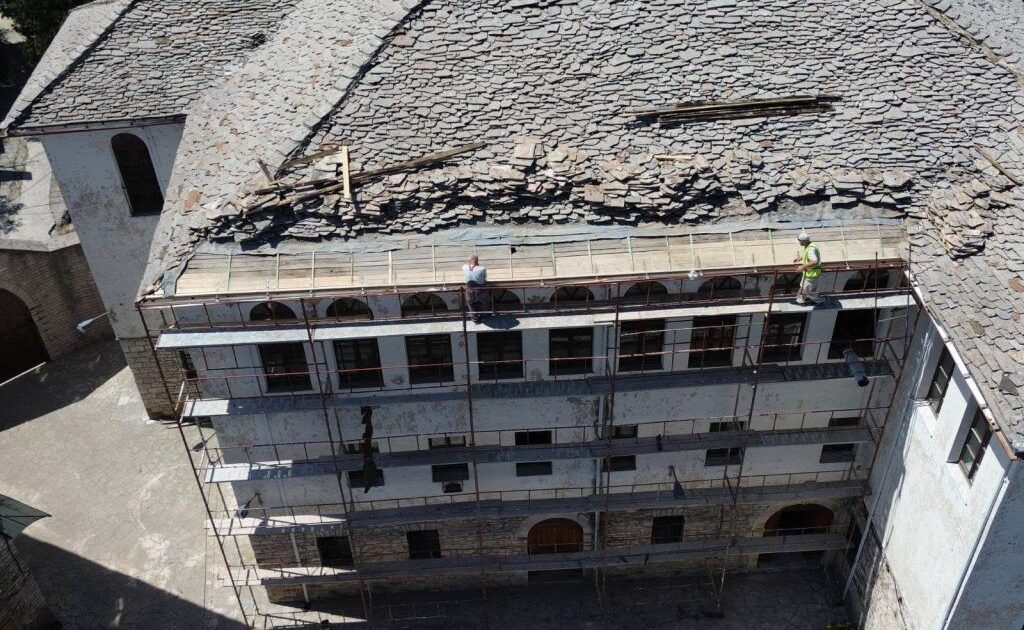 restaurimi i godinës së Mitropolisë