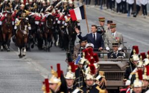 FRANCË   Macron thekson mbështetjen evropiane për Ukrainën në paradën e Ditës së Bastijës