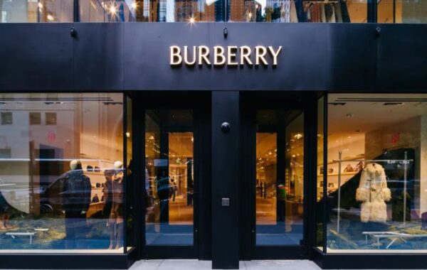 Palltot ikonike, arma sekrete e “Burberry”