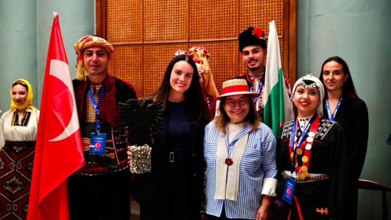 gjuhë universale që bashkon