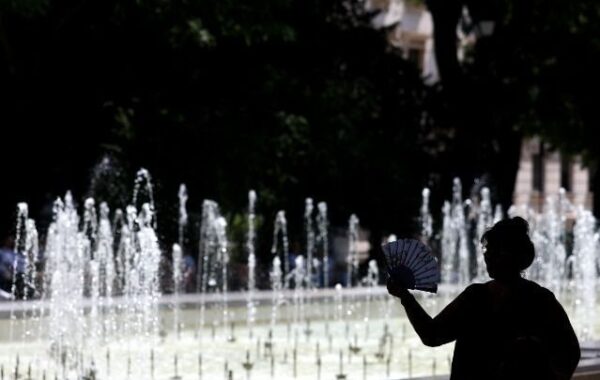 deri në 43 gradë Celcius