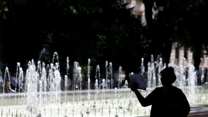 deri në 43 gradë Celcius