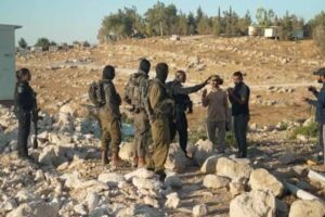 Një izraelit dhe katër palestinezë