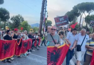 Dita e 57 të e protestës  qytetarët mblidhen para Kryeministrisë  Shqipëria kërkon revolucion  VIDEO 