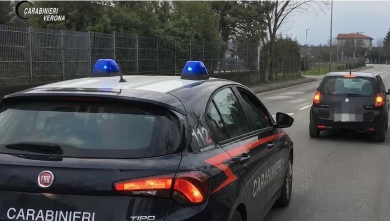 I tradhtoi detaji në makinë/ Shqiptari