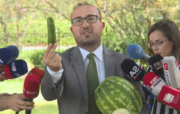 unë me