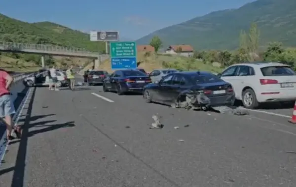 pranë pikës kufitare