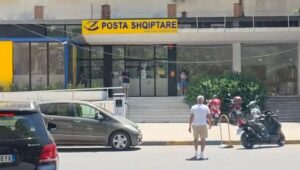 Dyshime për abuzim me fondet  shkarkohet drejtoresha e filialit të Postës në Durrës