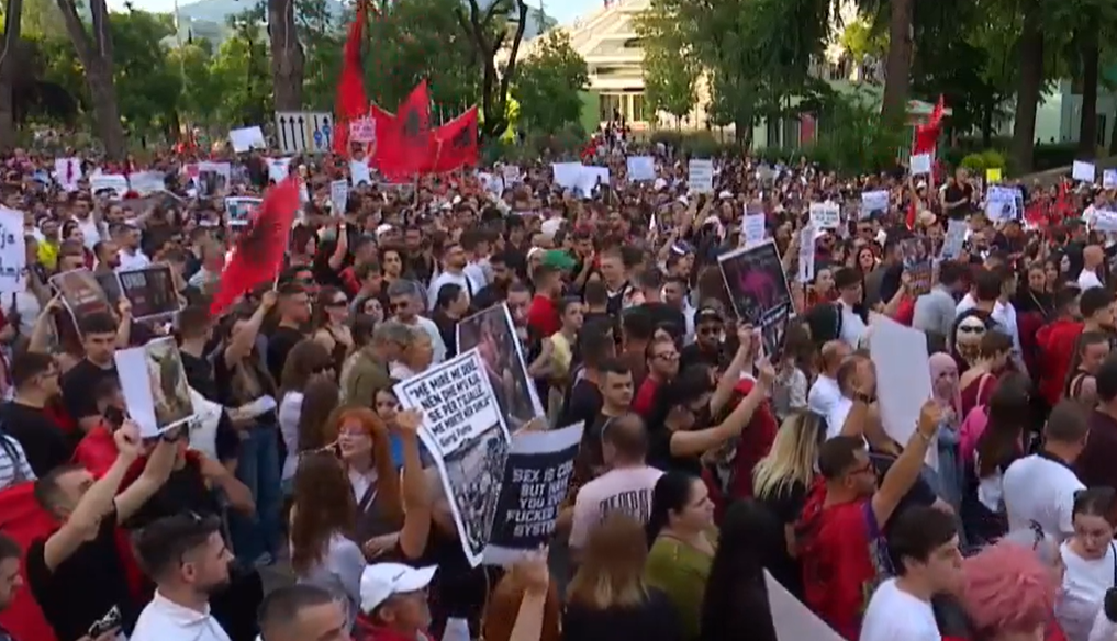 Përplasjet në Komisariatin nr.3 gjatë protestës,