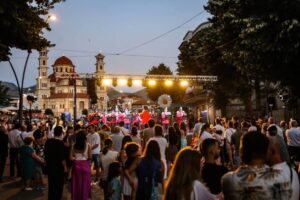 muzikës, kulturës dhe traditave