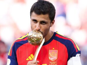 Mposhti Messi e Mbappe dhe mori trofeun e  Topit të Artë  në Botëror  Rodri  Nuk e prisja këtë vlerësim