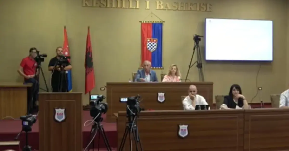 me një minutë heshtje