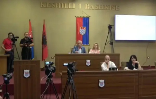 me një minutë heshtje