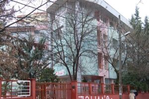 në shkolla,