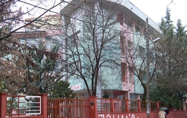 në shkolla,