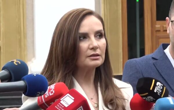 Tabaku kritikon qeverinë për bonusin e