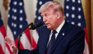 Trump kërcënon se do të përdorë asetet iraniane për të paguar dëmet ndaj anijeve në Ngushticën e Hormuzit