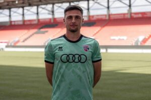 Valton Islami nënshkruan kontratë me FC