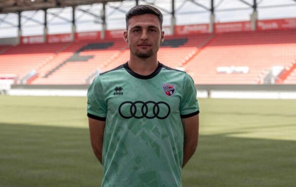 Valton Islami nënshkruan kontratë me FC