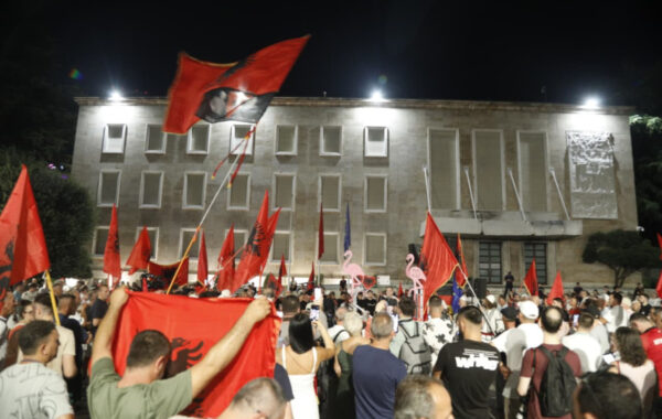 Fjalët dhe numrat e protestave bulevardore