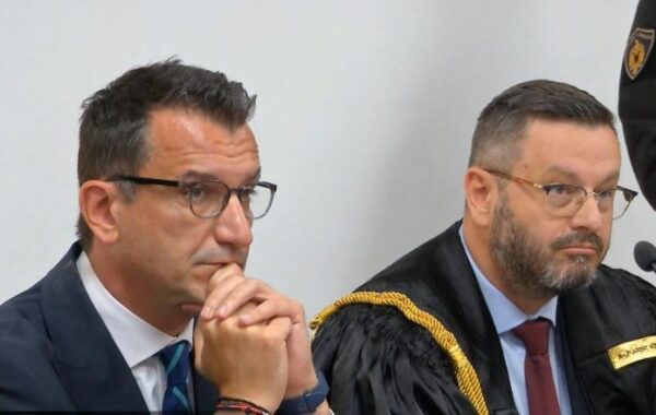 mbahet në