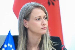 dorëheqjen si bashkëkryetare e PS