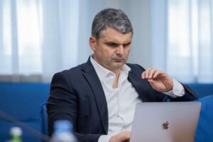 TË DREJTAT E PAKICAVE NUK